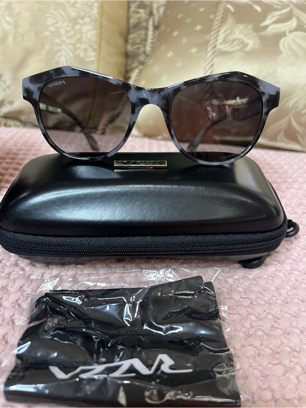 NWT Razza Victoria Grey Demi Polarized Sunglasses 14889